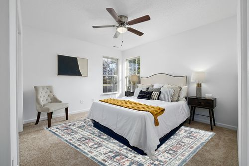 Rugs America Gallagher Collection GL55C Prussian Sundara Transitional Vintage Area Rug 8' x 10' in White and Yellow Modern Bedroom