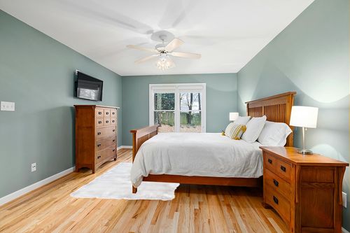 White 5 x 7 Feet Carpet for Bedroom Living Room in Teal and Orange Wood Bedroom