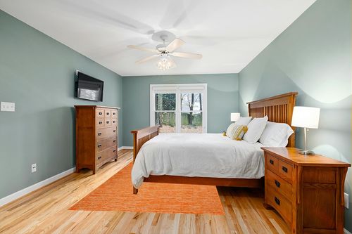 SAFAVIEH Vision Collection Area Rug - 6' x 9', Orange, Modern Ombre Tonal Chic Design, Non-Shedding & Easy Care, Ideal for High Traffic Areas in Living Room, Bedroom (VSN606P) in Teal and Orange Wood Bedroom