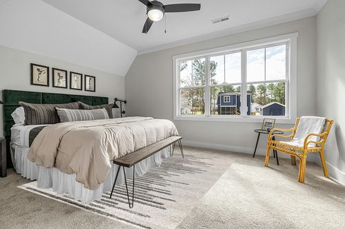 JONATHAN Y MOH205A-8 Aya Berber Stripe Geometric Indoor Farmhouse Area-Rug Bohemian Minimalistic Striped Easy-Cleaning Bedroom Kitchen Living Room Non Shedding, 8 X 10, Cream,Gray in Grey Traditional Bedroom with King Bed