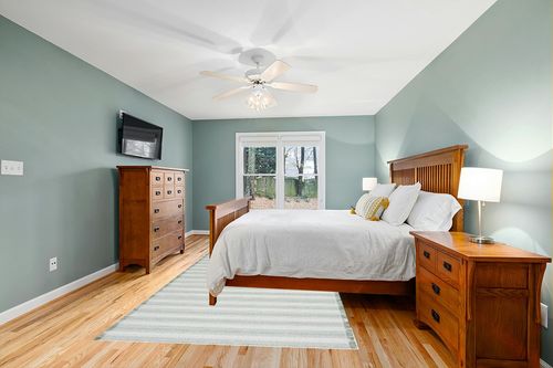 Safavieh Augustine Collection Area Rug - 6'4" x 9'6", Ivory & Green, Cotton Stripe Fringe Design, Non-Shedding & Easy Care, Ideal for High Traffic Areas in Living Room, Bedroom (AGT501Y) in Teal and Orange Wood Bedroom