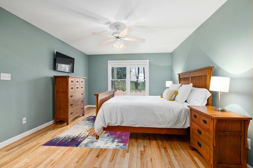 RUG BRANCH Savannah Abstract Mid-Century Modern Purple Orange Indoor Area Rug for Living Room, Bedroom, Dining Room, and Kitchen - 5' x 7' (5'3" X 7'7") in Teal and Orange Wood Bedroom