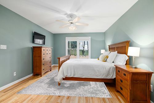 JONATHAN Y MDP403E-8 Rosalia Cottage Medallion Indoor Area-Rug Vintage Bohemian Easy-Cleaning Bedroom Kitchen Living Room Non Shedding, 8 ft x 10 ft, Gray/Dark Gray in Teal and Orange Wood Bedroom