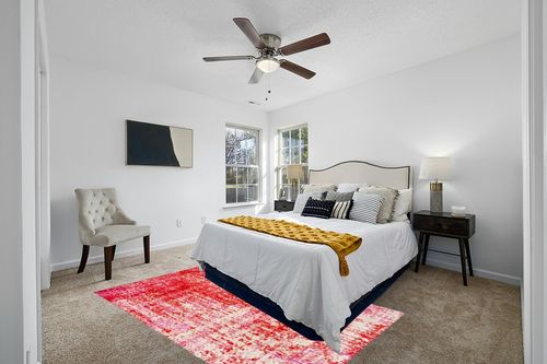 SAFAVIEH Adirondack Collection Area Rug - 5'1" x 7'6", Red & Gold, Modern Abstract Design, Non-Shedding & Easy Care, Ideal for High Traffic Areas in Living Room, Bedroom (ADR207R) in White and Yellow Modern Bedroom