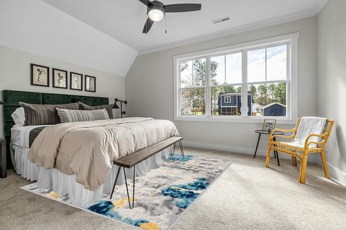 Cream Contemporary Soft Living Room Area Rug in Grey Traditional Bedroom with King Bed