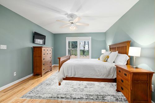 Unique Loom Sofia Collection Area Rug - Casino (9' x 12' Rectangle, Gray) in Teal and Orange Wood Bedroom