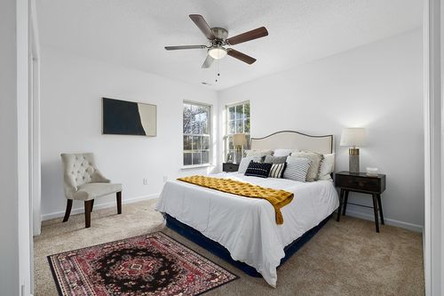 Home Dynamix Premium Sakarya Traditional Medallion Border Area Rug, Black, 3'7"x5'2" Rectangle in White and Yellow Modern Bedroom