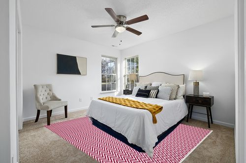 SAFAVIEH Montauk Collection Area Rug - 8' x 10', Red & Ivory, Handmade Chevron Cotton, Ideal for High Traffic Areas in Living Room, Bedroom (MTK812K) in White and Yellow Modern Bedroom