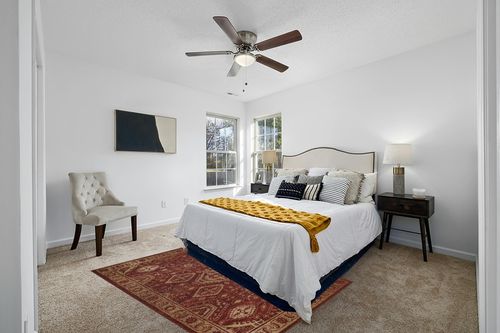 Maples Rugs Georgina Traditional Area Rugs for Living Room & Bedroom [Made in USA], 5 x 7, Red/Gold in White and Yellow Modern Bedroom