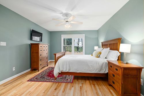 Home Dynamix Premium Sakarya Traditional Medallion Border Area Rug, Claret, 5'2"x7'4" Rectangle in Teal and Orange Wood Bedroom