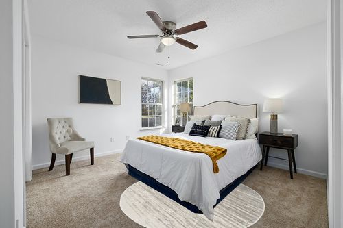 SAFAVIEH Adirondack Collection Area Rug - 6' Round, Light Grey & Grey, Modern Ombre Design, Non-Shedding & Easy Care, Ideal for High Traffic Areas in Living Room, Bedroom (ADR113C) in White and Yellow Modern Bedroom