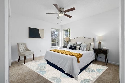 Grey/Blue Classic Fade Resistant, Stain Resistant Kitchen, Bedroom, Living Room, Home Office, Dining Room Area Rug in White and Yellow Modern Bedroom