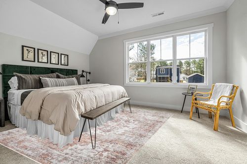 Bloom Rugs Washable Non-Slip 9' x 12' Rug - Ivory/Blush Traditional Area Rug for Living Room, Bedroom, Dining Room, and Kitchen - Exact Size: 9' x 12' in Grey Traditional Bedroom with King Bed