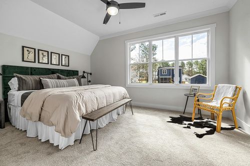 New Large 100% Black & White Cowhide Leather Rugs Cow Hide Skin Carpet Area 21-25 SQ.FT in Grey Traditional Bedroom with King Bed