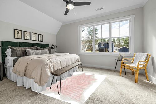 Novogratz by Momeni Rugs Kalahari Collection Area Rug, 5'0" x 7'6", Pink in Grey Traditional Bedroom with King Bed