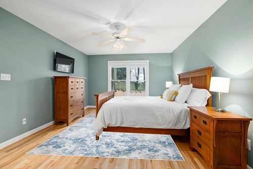 SAFAVIEH Amelia Collection Area Rug - 8' x 10', Grey & Blue, Modern Abstract Design, Non-Shedding & Easy Care, Ideal for High Traffic Areas in Living Room, Bedroom (ALA705F) in Teal and Orange Wood Bedroom