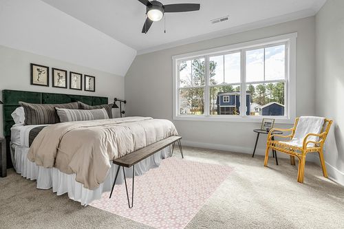 Martha Stewart Collection by SAFAVIEH 5'1" x 7'6" Light Pink/Multi MSR4491V Indoor/Outdoor Waterproof Washable Mudroom Backyard Patio Area Rug in Grey Traditional Bedroom with King Bed