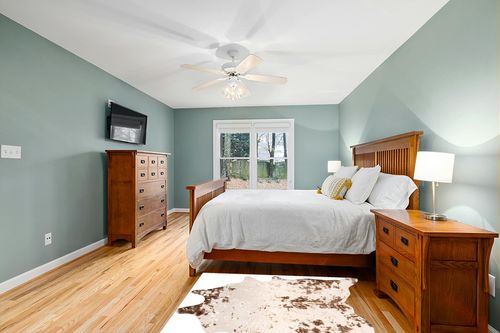 nuLOOM Iraida Contemporary Faux Cowhide Area Rug, 3' 10" x 5', Brown in Teal and Orange Wood Bedroom