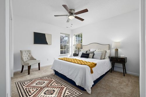 nuLOOM Leighton Machine Washable Southwestern Medallion Area Rug, 4x6, Beige in White and Yellow Modern Bedroom