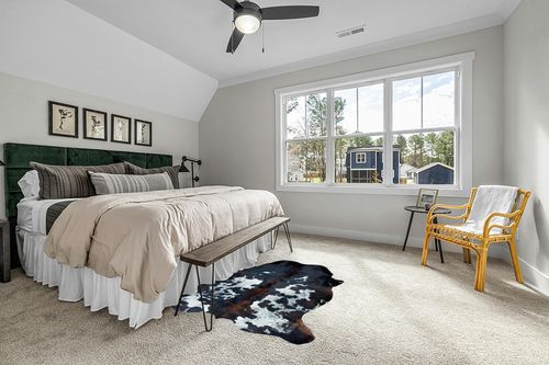 bonanza leathers Genuine Cowhide Rug Dark Tricolor Size S/L/XL 5X6/6X7/7X8 FT (7x8) in Grey Traditional Bedroom with King Bed