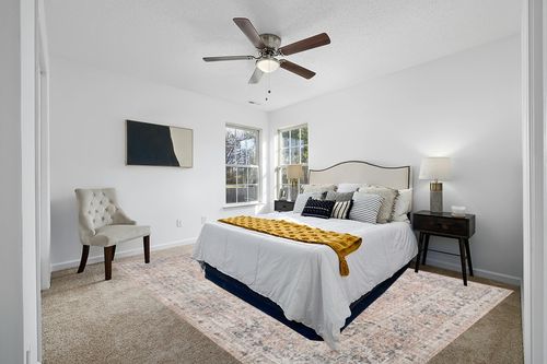 Blush / Grey Traditional Stain-resistant Living Room Area Rug in White and Yellow Modern Bedroom