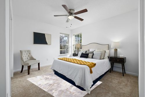 FINOREN Abstract Gold Line Area Rugs for Living Room,Bedroom,Hallway,Dining Room,Non-Shedding,Non Slip Backing,Floor Decoration Carpets,Gray-White,5x7 Feet in White and Yellow Modern Bedroom