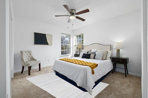 Antep Rugs Natural 5x7 Indoor Hand Woven Fiber Jute Area Rug (Off White, 5' x 7'6") in White and Yellow Modern Bedroom
