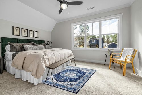 GAOMON Bohemian Washable Area Rug 5x7 Vintage Living Room Rug, Large Non-Slip Boho Bedroom Throw Mat,Blue Floral Printed Non-Shedding Carpet for Dining Room Dorm,Blue in Grey Traditional Bedroom with King Bed