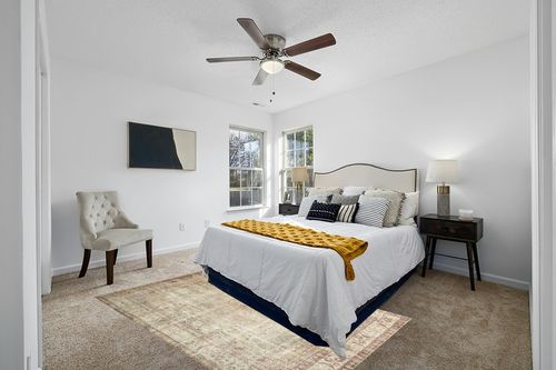 Loloi II Margot Collection MAT-01 Antique/Sage 5'-0" x 7'-6" Area Rug feat. CloudPile in White and Yellow Modern Bedroom