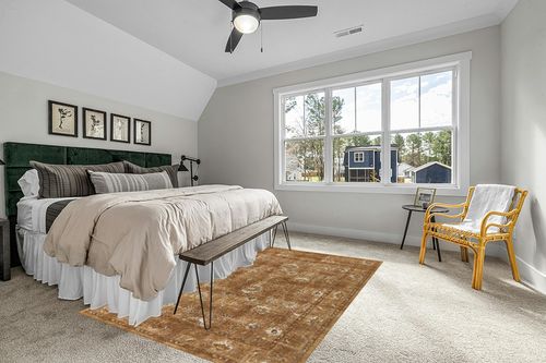 LIMON HOME Fall Area Rug,Autumn Fall Decor for Home,Thick Orange Rug for 6x9 Living Room,Machine Washable Area Rug for Badroom,Faux Wool Exceedingly Soft Yellow Floral Vintage Indoor Carpet 6 by 9 in Grey Traditional Bedroom with King Bed