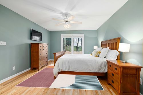 SAFAVIEH Orwell Collection Area Rug - 8' x 10', Rust & Yellow, Mid-Century Modern Abstract Design, Non-Shedding & Easy Care, Ideal for High Traffic Areas in Living Room, Bedroom (ORW368P) in Teal and Orange Wood Bedroom