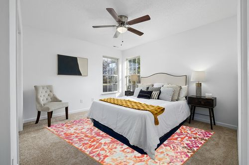 SAFAVIEH Madison Collection Area Rug - 8' x 10', Orange & Ivory, Boho Distressed Design, Non-Shedding & Easy Care, Ideal for High Traffic Areas in Living Room, Bedroom (MAD444P) in White and Yellow Modern Bedroom