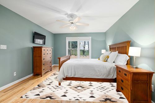 SAFAVIEH Moroccan Tassel Shag Collection Area Rug - 9' x 12', Ivory & Brown, Boho Design, Non-Shedding & Easy Care, 2-inch Thick Ideal for High Traffic Areas in Living Room, Bedroom (MTS688A) in Teal and Orange Wood Bedroom