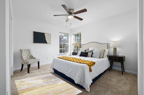 FINOREN Minimalist Area Rug,Art Line Soft Non-Slip Rug for Bedroom Living Room Hallway Dining Room Home Entrance,Washable Low Pile Floor Decor,Child Pet Friendly,Gray-Gold,4x6 Feet in White and Yellow Modern Bedroom