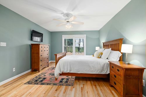 Loloi II Jocelyn Collection JOC-06 Rose/Rose 5'-5" x 7'-6" Area Rug in Teal and Orange Wood Bedroom