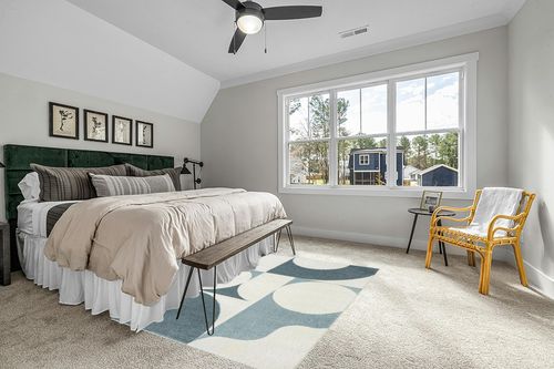 Abani Deco Collection Area Rug -Cream/Green Modern Geometric Design -5'3" x 7'6" - Easy to Clean - Durable for Kids and Pets - Non-Shedding - Medium Pile - Soft Feel -for Living Room, Bedroom & Office in Grey Traditional Bedroom with King Bed