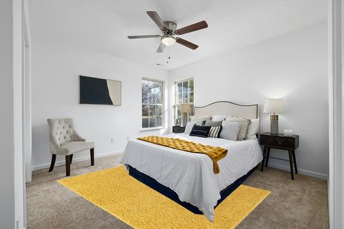 Yellow 6x9  Shag Rug in White and Yellow Modern Bedroom