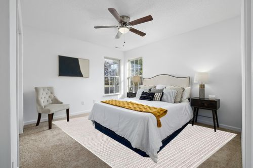 SAFAVIEH Natura Collection Area Rug - 9' x 12', Ivory & Beige, Handmade Farmhouse Boho Wool, Ideal for High Traffic Areas in Living Room, Bedroom (NAT220B) in White and Yellow Modern Bedroom