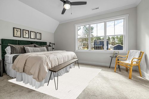 SAFAVIEH Natura Collection Area Rug - 8' x 10', Ivory, Handmade Solid Wool, Ideal for High Traffic Areas in Living Room, Bedroom (NAT801A) in Grey Traditional Bedroom with King Bed
