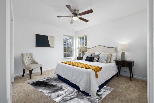 nuLOOM Remona Modern Abstract Area Rug, 5x8, Grey in White and Yellow Modern Bedroom