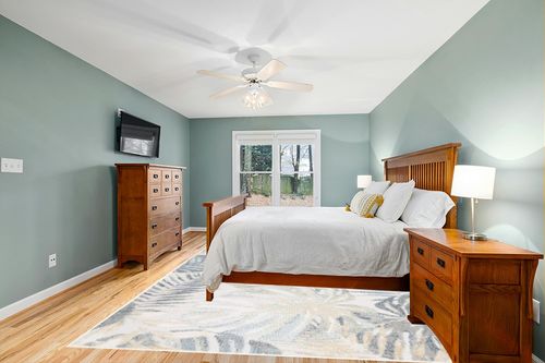 Safavieh Sarasota Collection Area Rug - 9' x 12', Light Green & Ivory, Tropical Design, Non-Shedding & Easy Care, Indoor/Outdoor & Washable-Ideal for Patio, Backyard, Mudroom (SAR112X) in Teal and Orange Wood Bedroom