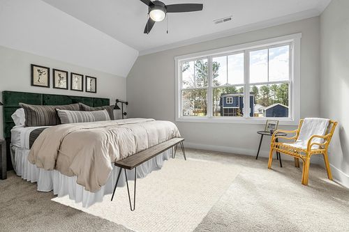 Hauteloom Rockfish Boho Natural Fibers Farmhouse Living Room Bedroom Wool Area Rug - Neutral Handmade Bohemian Carpet - White, Ivory - 6' x 9' in Grey Traditional Bedroom with King Bed