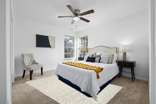 Abani Rugs Arto ART200A Contemporary Cheetah Print Area Rug in White and Yellow Modern Bedroom