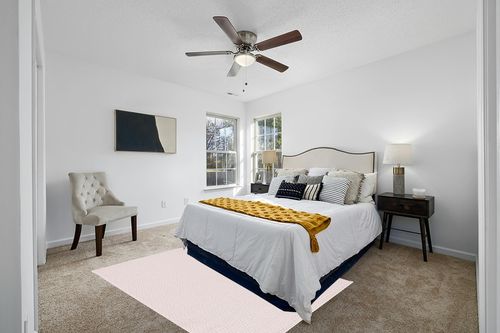 Martha Stewart Collection by SAFAVIEH 5' x 7' Pink/Ivory MSR484U Contemporary Geometric Cotton Area Rug in White and Yellow Modern Bedroom