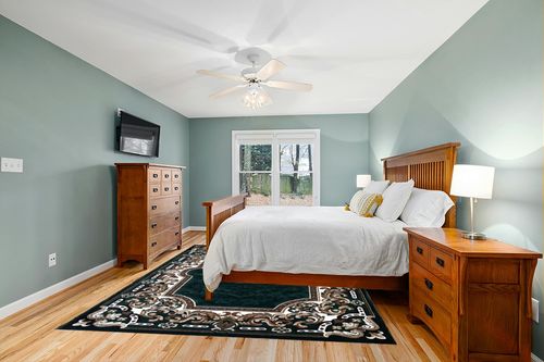 Kingdom Traditional Area Rug Hunter Dark Green Design D123 (8 Feet X 10 Feet) in Teal and Orange Wood Bedroom