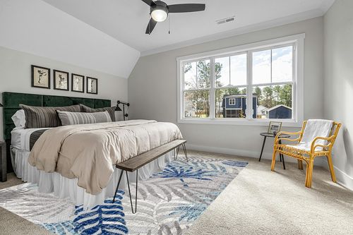 JONATHAN Y AMC100A-9 Tropics Palm Leaves Indoor Outdoor Area-Rug Bohemian Floral Easy-Cleaning High Traffic Bedroom Kitchen Backyard Patio Porch Non Shedding, 9 X 12, Gray/Blue in Grey Traditional Bedroom with King Bed