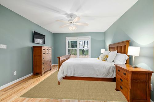 Martha Stewart Collection by SAFAVIEH 9' x 12' Green MSR9501Y Sisal & Jute Area Rug in Teal and Orange Wood Bedroom