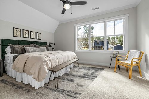 SAFAVIEH Fontana Shag Collection Area Rug - 9' x 12', Grey & Ivory, Modern Design, Non-Shedding & Easy Care, 2-inch Thick Ideal for High Traffic Areas in Living Room, Bedroom (FNT853G) in Grey Traditional Bedroom with King Bed