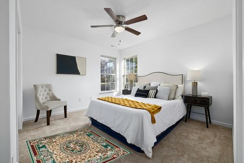 AllStar Rugs Green 4x6 Traditional Area Rug (3' 9" x 5' 1") in White and Yellow Modern Bedroom