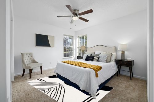 Safavieh Rodeo Drive Collection Area Rug - 5' x 8', Ivory & Black, Handmade Mid-Century Modern Abstract Wool, Ideal for High Traffic Areas in Living Room, Bedroom (RD860B) in White and Yellow Modern Bedroom